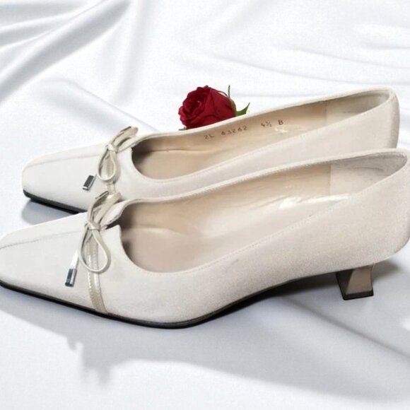 Stuart Weitzman  Stuart French Kitten Bell Heel Shoes – Size 4.5B - Picture 4 of 13